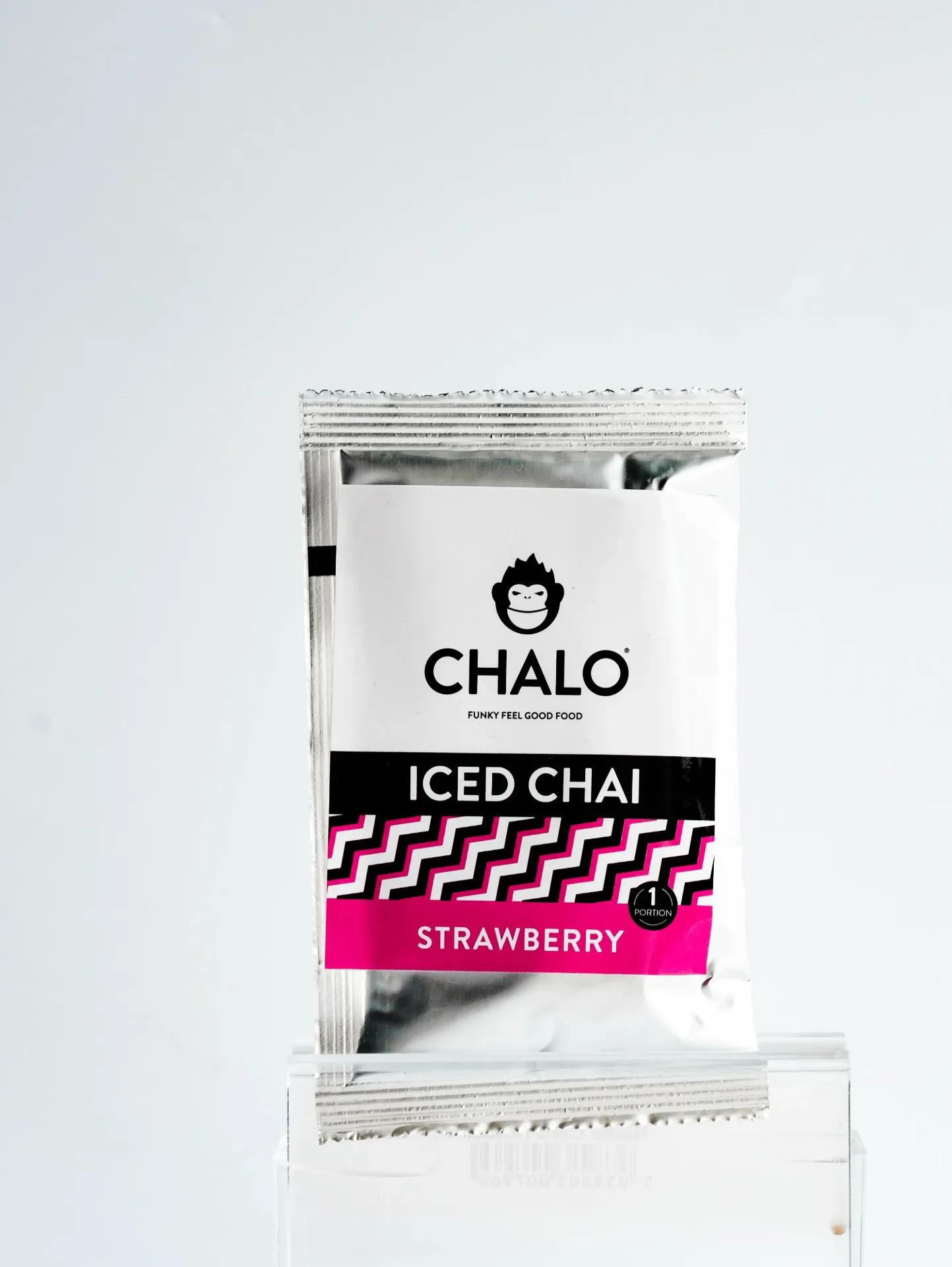 [114201] MINI TEASER STRAWBERRY ICED CHAI